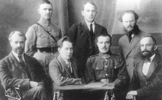 Mažosios Lietuvos gelbėjimo komitetas. Centre – V.Krėvė-Mickevičius ir J.Budrys (Polovinskas). 1923 m.